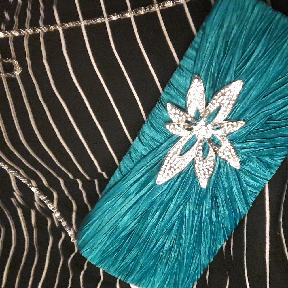 NWT Chicastic Pintuck Crinkle Turquoise and Rhinestones Clutch w/Hideable Strap